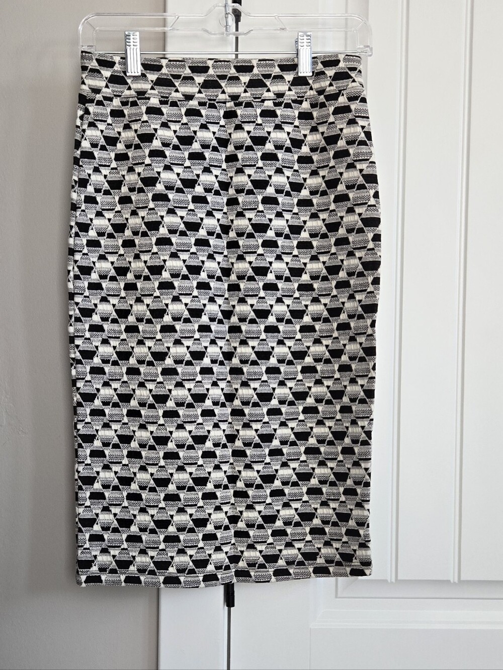 Gilli Black and White Geometric-Print Pencil Skirt